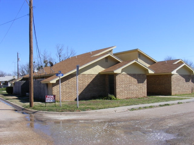 100 Murray St in Winters, TX - Building Photo