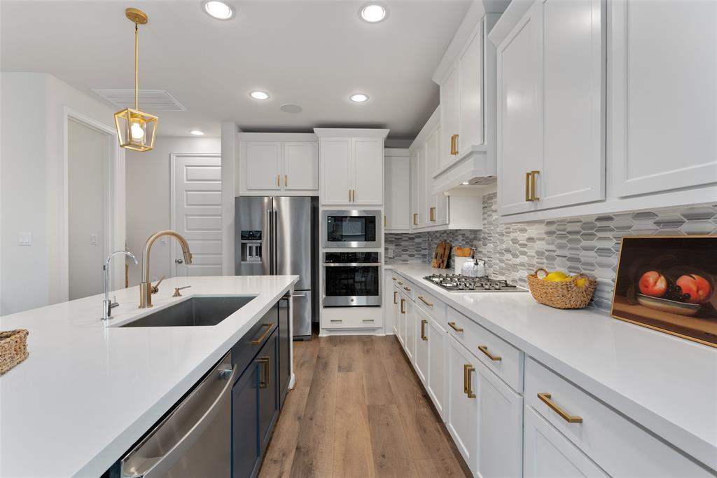 2437 Burberry Ln in Leander, TX - Building Photo