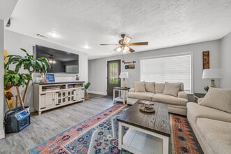 5110 Pleasure Lake Dr in Willis, TX - Building Photo - Building Photo