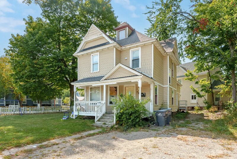 805 Douglas Ave in Kalamazoo, MI - Foto de edificio