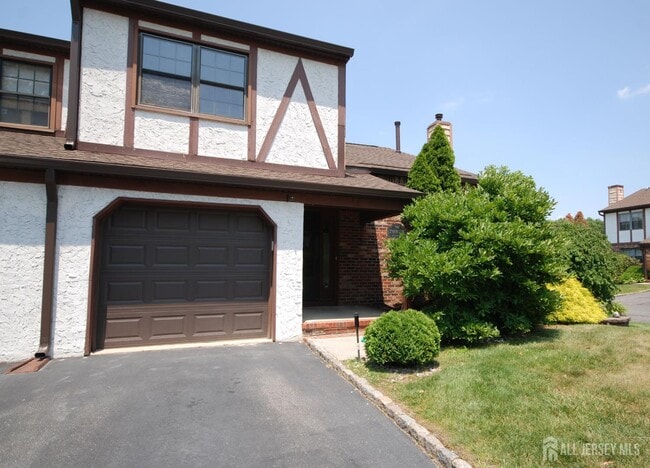 1 Wellington Ct in Sayreville, NJ - Building Photo - Building Photo