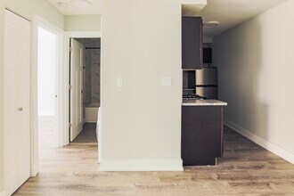 448 W Barry Ave, Unit 132 in Chicago, IL - Building Photo - Building Photo