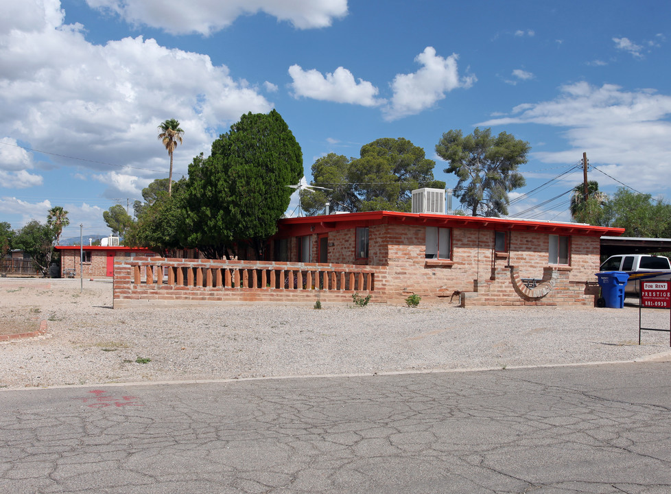 1220 N Roberts Way in Tucson, AZ - Building Photo