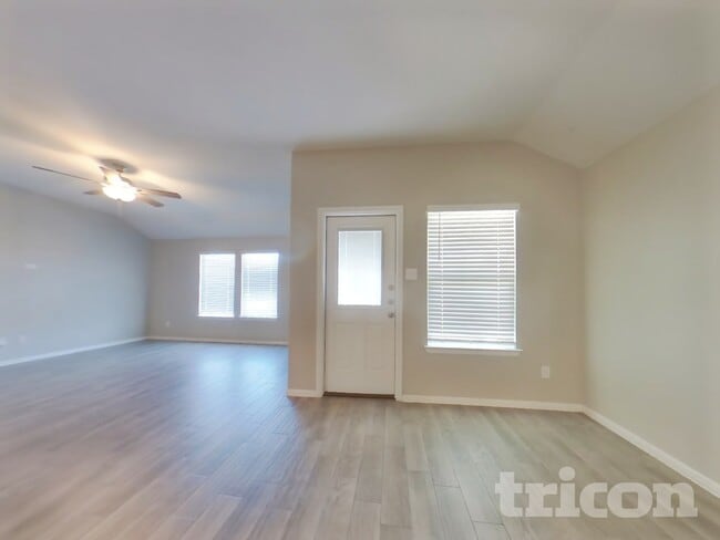 532 Houndstooth Dr in Fort Worth, TX - Foto de edificio - Building Photo