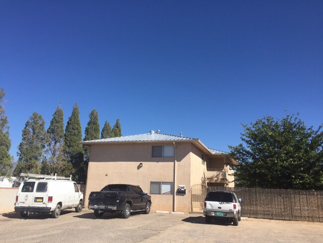246 Vermont St NE-Unit -A in Albuquerque, NM - Foto de edificio - Building Photo