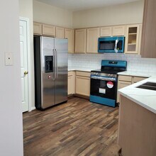 9111 Winkbow Dr in Houston, TX - Building Photo - Building Photo