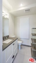8520 Whitworth Dr-Unit -402 in Los Angeles, CA - Building Photo - Building Photo