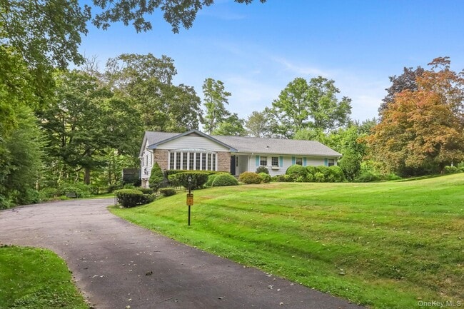 570 Bedford Rd in Mt Kisco, NY - Building Photo - Building Photo