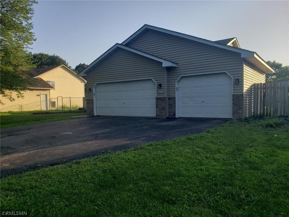 6533 Douglas Dr N in Minneapolis, MN - Building Photo