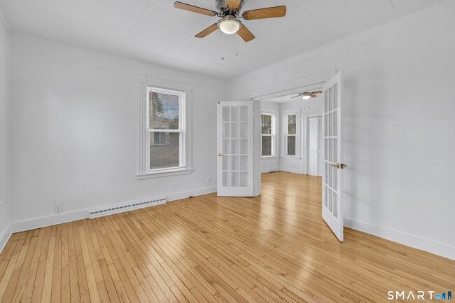 10 Huntington Ave in Shelton, CT - Building Photo - Building Photo