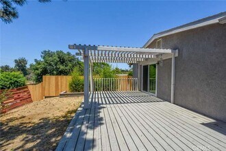 835 Magarian Rd in Fallbrook, CA - Foto de edificio - Building Photo