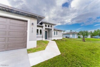 920 Washington Ave in Lehigh Acres, FL - Building Photo - Building Photo