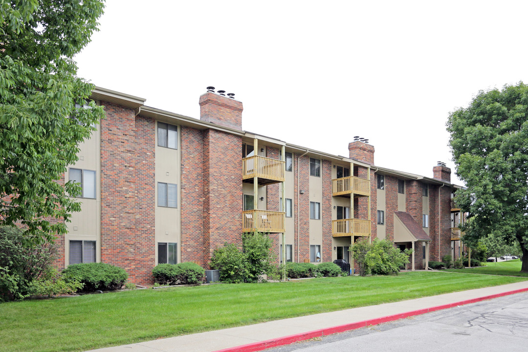 Meadow Ridge in West Des Moines, IA - Building Photo