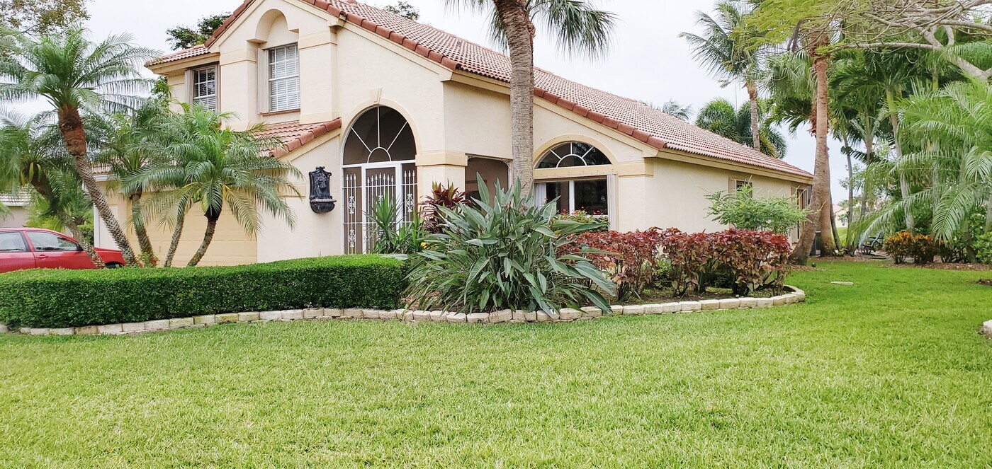 907 SE Westminster Pl in Stuart, FL - Building Photo