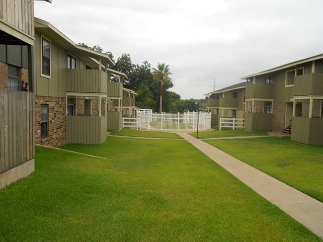 Park Place Apartments in Brenham, TX - Foto de edificio - Building Photo