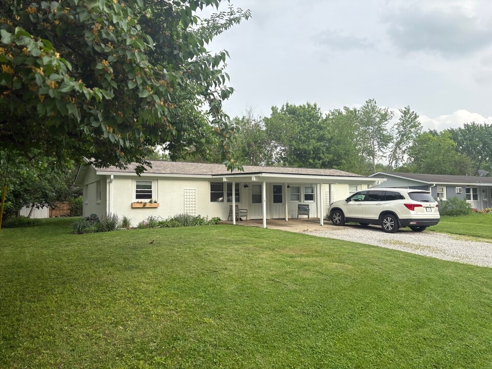 10807 Central Ave in Carmel, IN - Building Photo