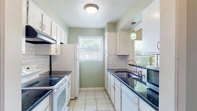 2401 Cornell Dr in College Station, TX - Building Photo - Building Photo