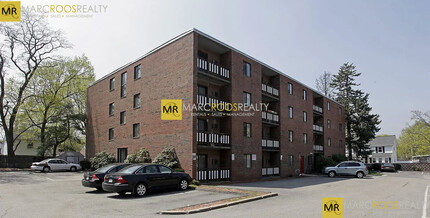 175 Adams St, Unit 12 in Newton, MA - Foto de edificio - Building Photo