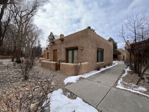 404 A Dolan St in Taos, NM - Building Photo - Building Photo