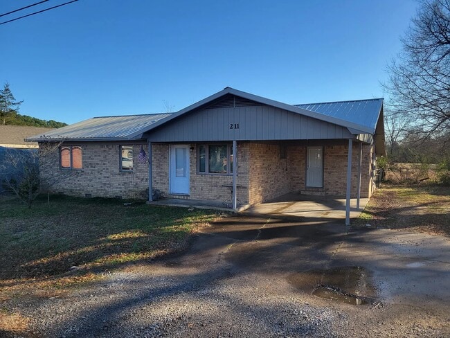 211 Cloos Cir Dr in Ozark, AR - Building Photo - Building Photo