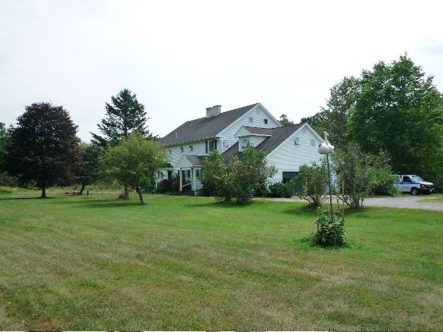 3539 Ladds Ln in Epping, NH - Foto de edificio - Building Photo