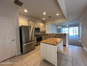 7034 Roundleaf Dr in Jacksonville, FL - Building Photo - Building Photo