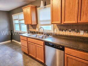 2715 Meadow Ln in West Des Moines, IA - Building Photo - Building Photo