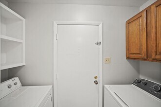 10814 Sugar Hill Dr in Houston, TX - Building Photo - Building Photo