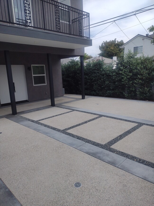 property at 2746 Veteran Ave