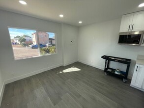 2145 Calle Serena in San Diego, CA - Building Photo - Building Photo