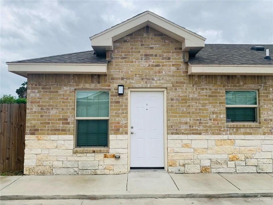 5600 Nightingale Ave, Unit 2 in McAllen, TX - Foto de edificio