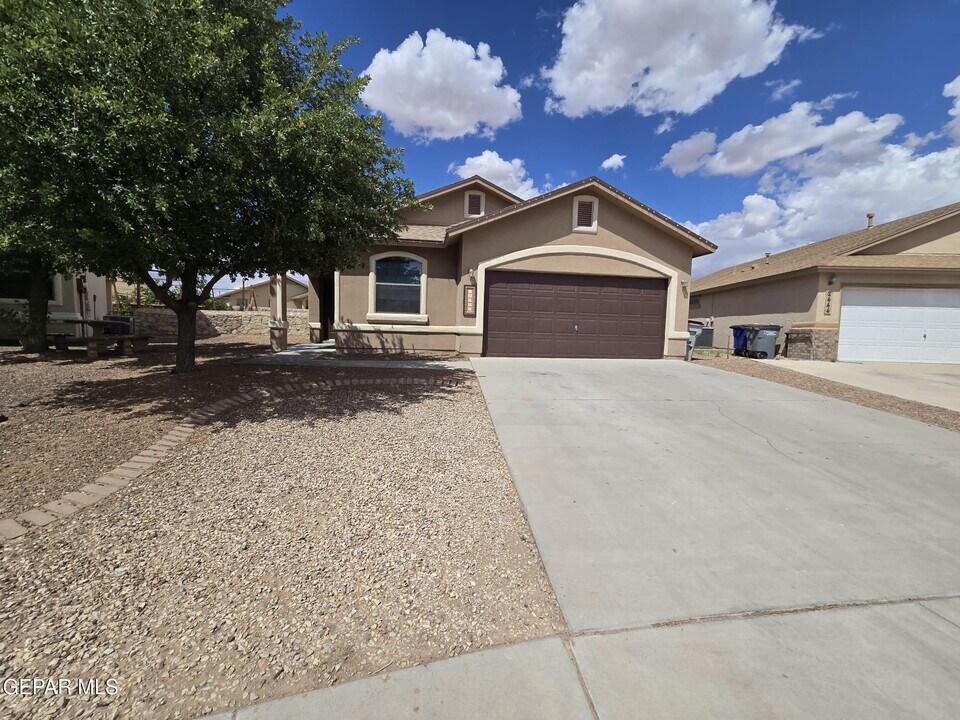 14275 Ranier Point Dr in El Paso, TX - Building Photo