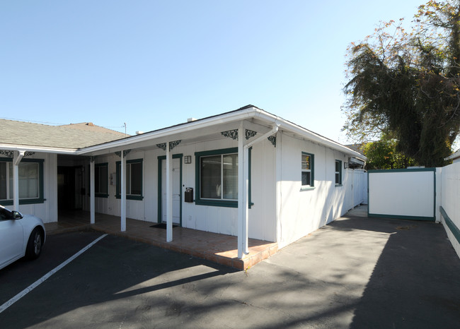 251-259 N Olive St in Orange, CA - Foto de edificio - Building Photo