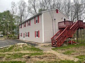 611 Tremont St, Unit 2 right in Taunton, MA - Building Photo - Building Photo