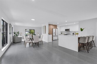 7106 SW 103rd Pl in Miami, FL - Building Photo - Building Photo