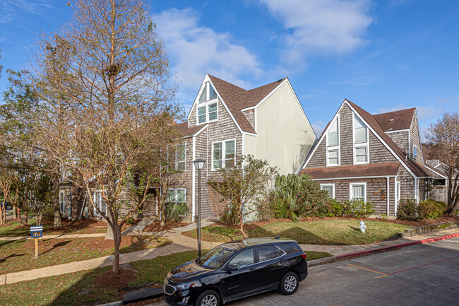 Mariner's Cove Townhomes in New Orleans, LA - Building Photo - Building Photo