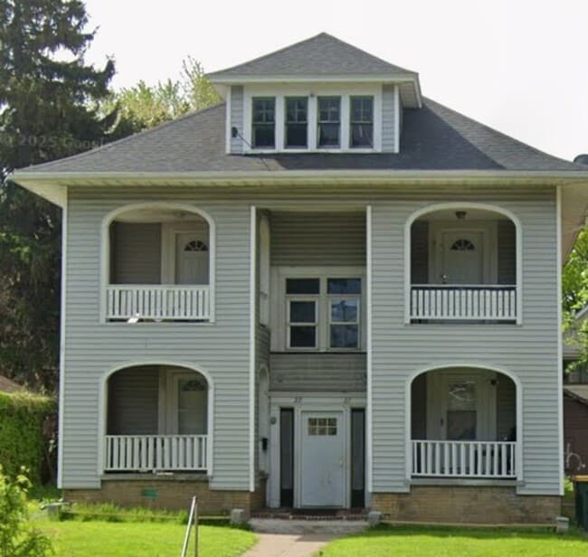 property at 27 Carthage Dr