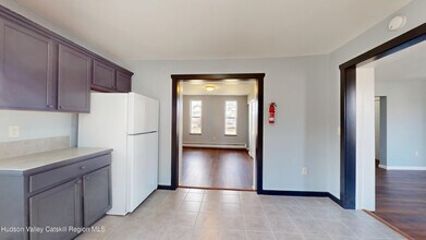 16 Bailey St in Coxsackie, NY - Building Photo - Building Photo