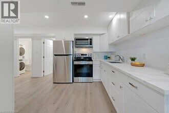 160 Freure Dr in Cambridge, ON - Building Photo - Building Photo