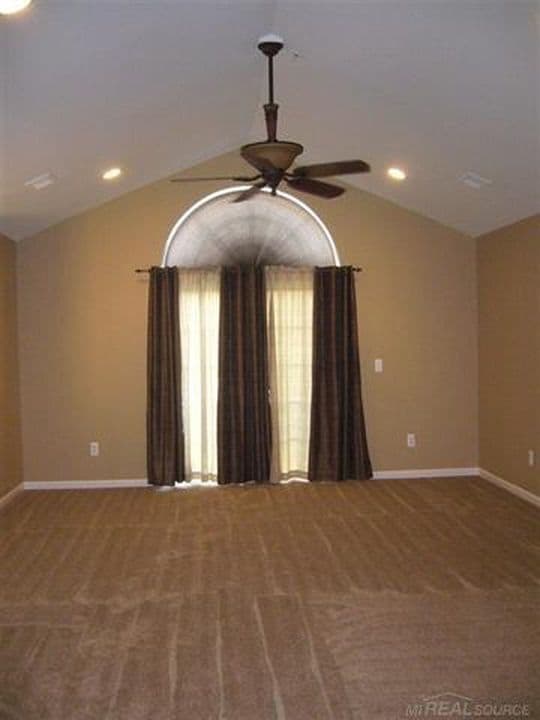 55439 Ambassador Ct, Unit 55439 in Shelby Township, MI - Foto de edificio - Building Photo