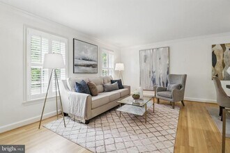 129 Fort Williams Pkwy in Alexandria, VA - Building Photo - Building Photo