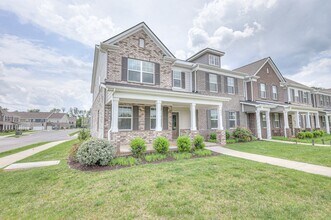 531 Swanholme Dr in Murfreesboro, TN - Building Photo - Building Photo