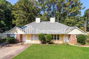 4947 Farmstead Ct NE in Woodstock, GA - Building Photo