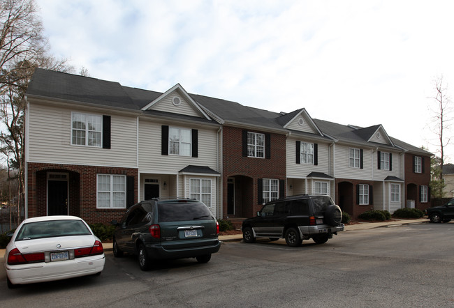 860 Stadium Dr in Wake Forest, NC - Foto de edificio - Building Photo