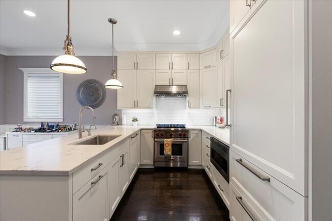 property at 3336 N Kenmore Ave