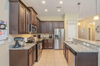 5811 Roberts Rd in Crestview, FL - Building Photo - Building Photo