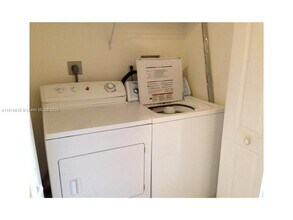 8830 W Flagler St in Miami, FL - Building Photo - Building Photo