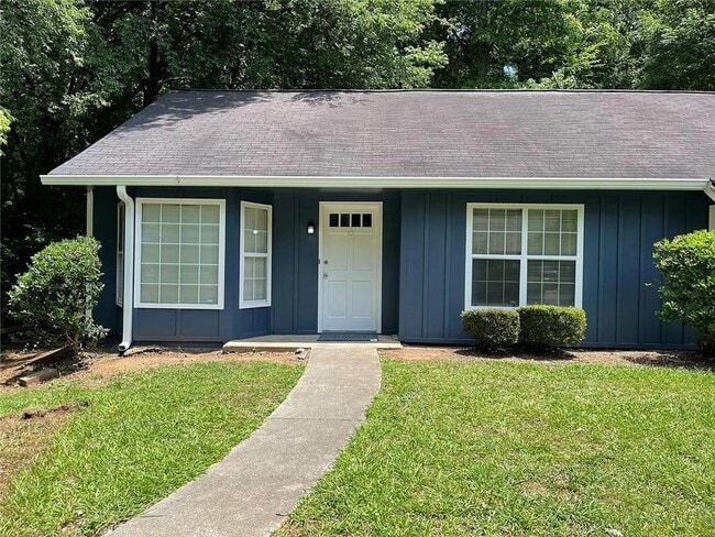 property at 5140 Farm Pl Dr NE