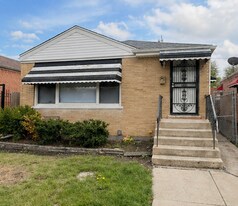 2321 W 81st Pl in Chicago, IL - Building Photo