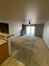 1325 Creekside Ct in Waterloo, IA - Building Photo - Building Photo